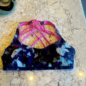 Lulu lemon sports bra size 4
